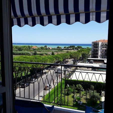 אלבניה Appartamento Vista Mare מראה חיצוני תמונה