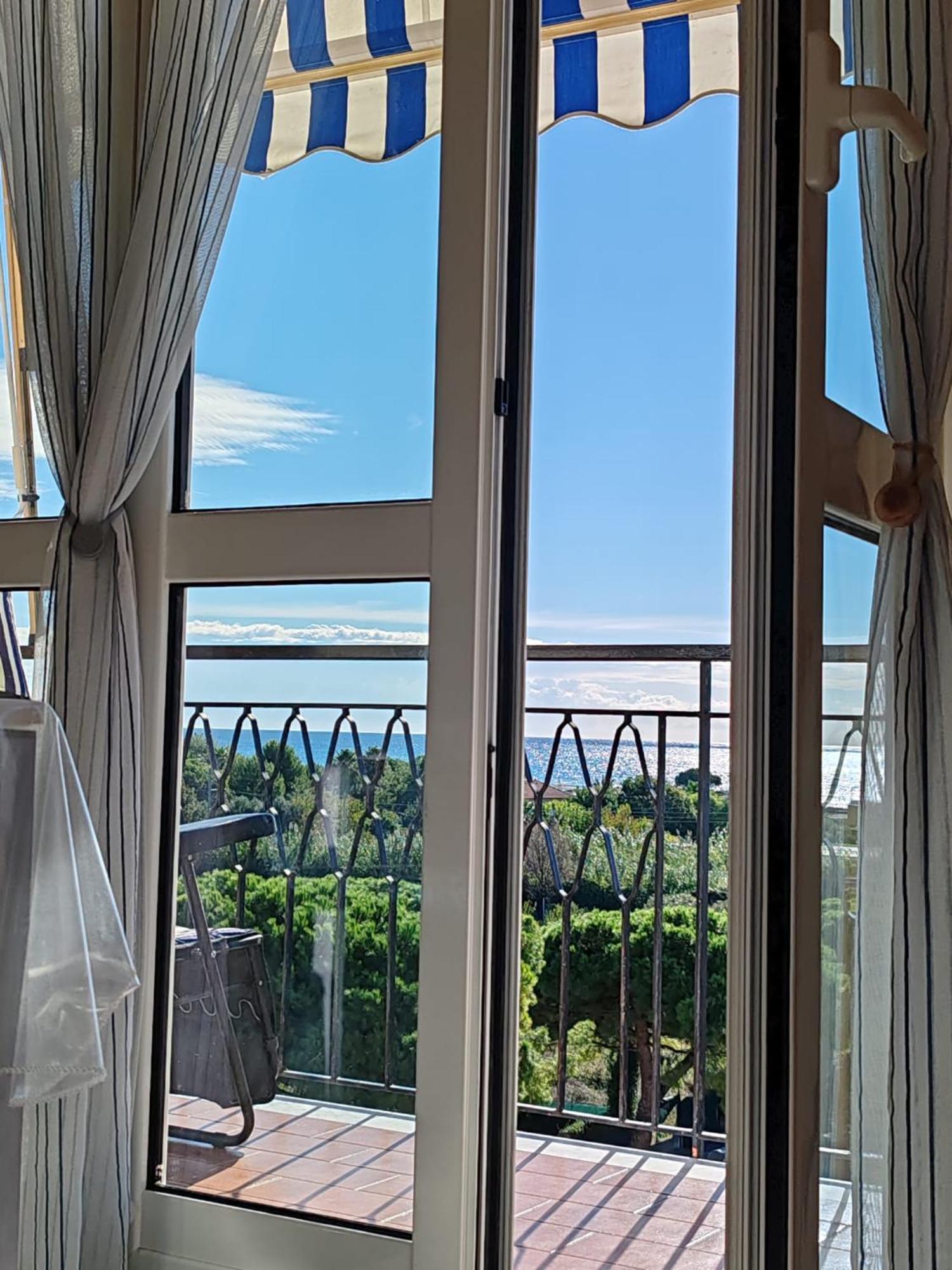 אלבניה Appartamento Vista Mare מראה חיצוני תמונה