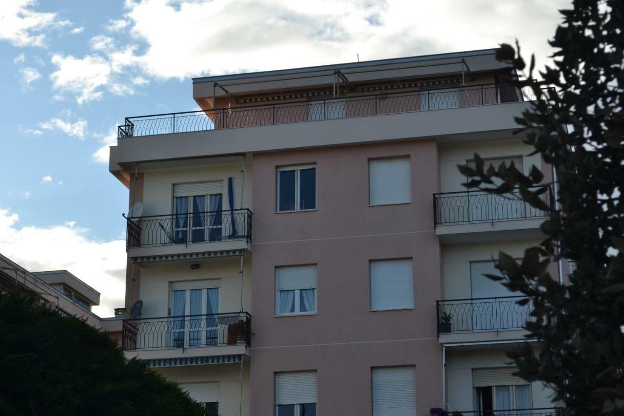 אלבניה Appartamento Vista Mare מראה חיצוני תמונה